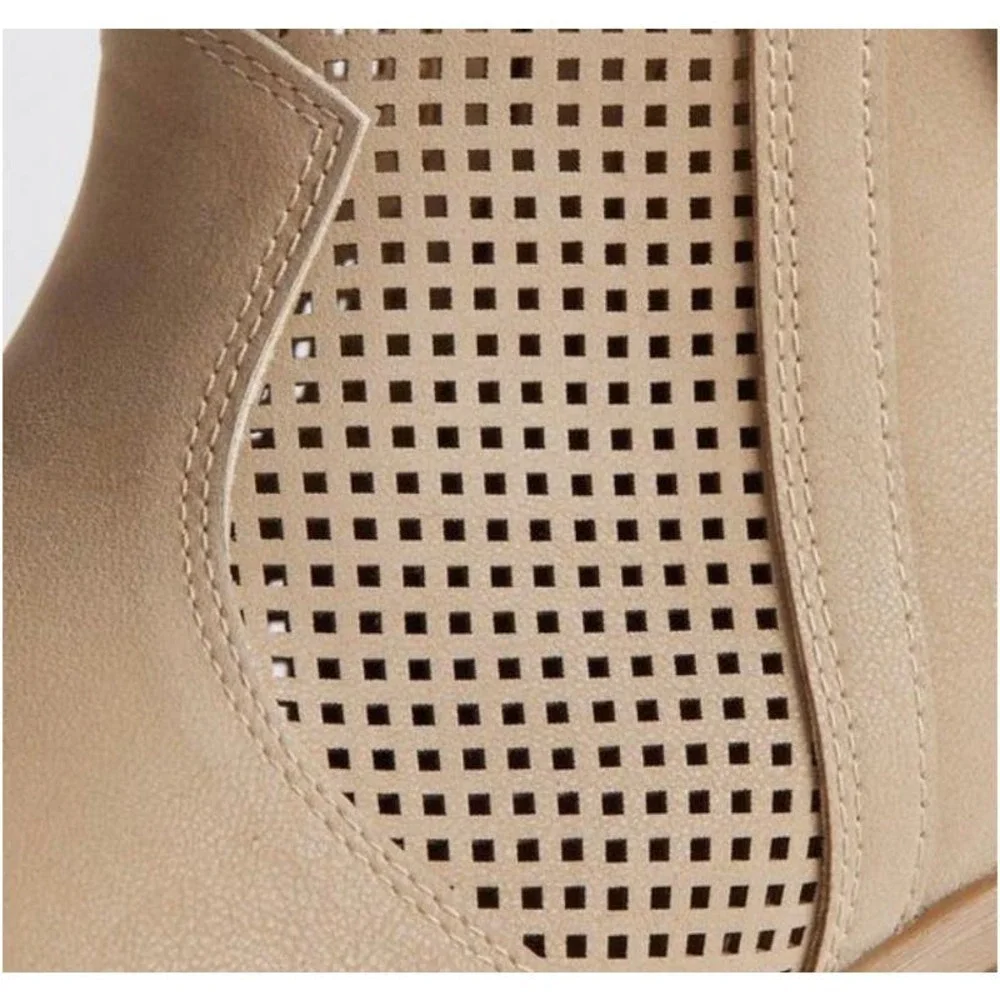 MÍA -Perforated Buckle Ankle Bootie  Size 9M Oatmeal